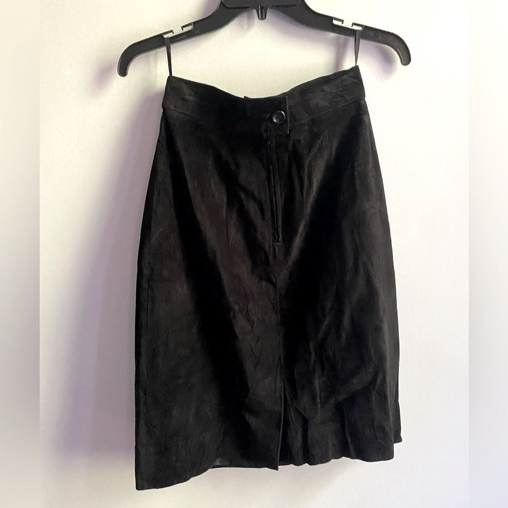Suede leather skirt.